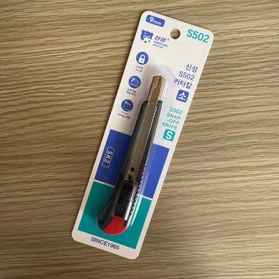 Buy Black And Red Utility Knife With Retractable 86mm SK2 Steel Snap Off Blade online manufacture