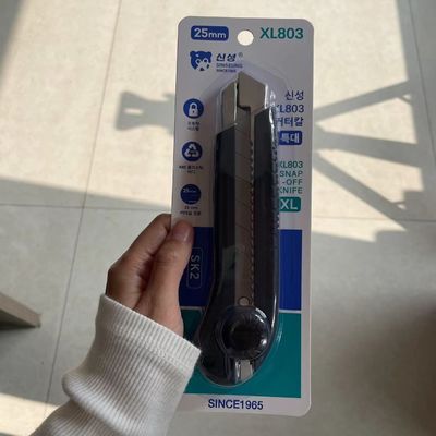 Buy 25mm Plastic Handle Utility Knives With SK2 Carbon Steel Blades online manufacture