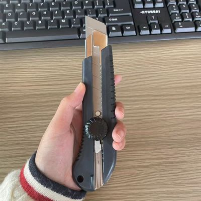 Buy 25mm Black Plastic Handle Snap Off Utility Knife with Rotary Locking for Thin Sheeting online manufacture