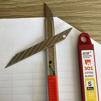 Buy 0.38mm Silver 9mm Cutter Blades for Heavy Duty and Industrial Cutting online manufacture