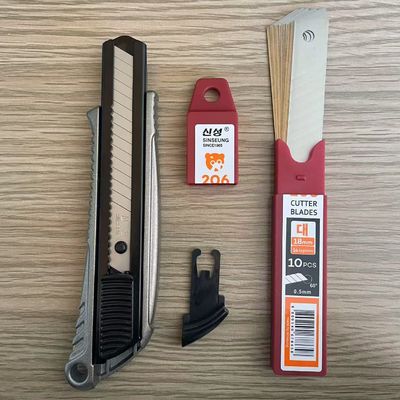 Versatile 18mm SK2 Drywall Utility Blades Silver Finish 0.5 Mm Thickness