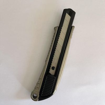 Locking Mechanism 18mm Utility Knives L704 Tool For Smooth And Safe Slicing
