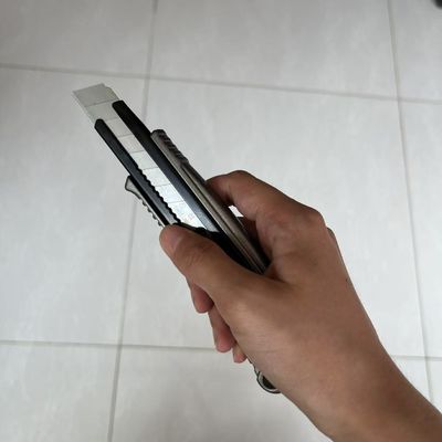 Black Handle Red Tail 18mm Utility Knives Aluminum SK2 Blade For Versatile