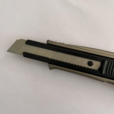 Versatile Multipurpose Knife With Aluminum SK2 Blade Package Contents 1 Utility Knife Included