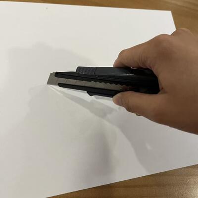 18mm Blade Width multifunctional knife with Quick Change Button mechanism providing blade changes and cutting performance